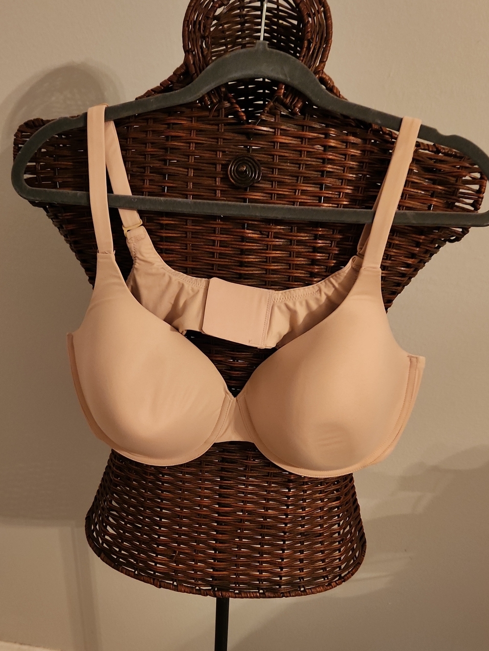 SKIMS Nude Seamless Underwire Bra